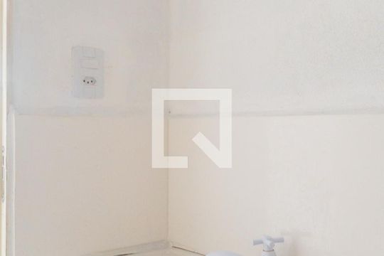 Banheiro de casa para alugar com 1 quarto, 50m² em Campo Novo, Porto Alegre