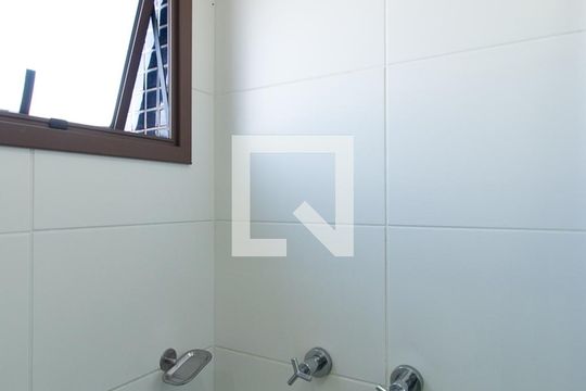 Detalhe do banheiro de apartamento para alugar com 1 quarto, 32m² em Centro, Curitiba