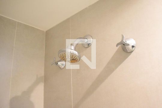 Banheiro de kitnet/studio à venda com 1 quarto, 17m² em Centro, Curitiba