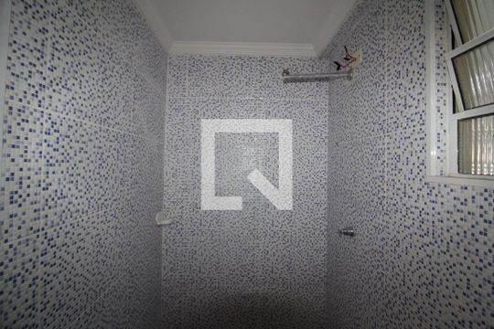 Banheiro 2 de apartamento para alugar com 2 quartos, 53m² em Vila Nivi, São Paulo