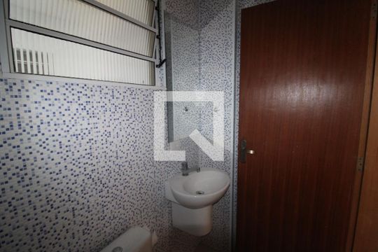 Banheiro 2 de apartamento para alugar com 2 quartos, 53m² em Vila Nivi, São Paulo