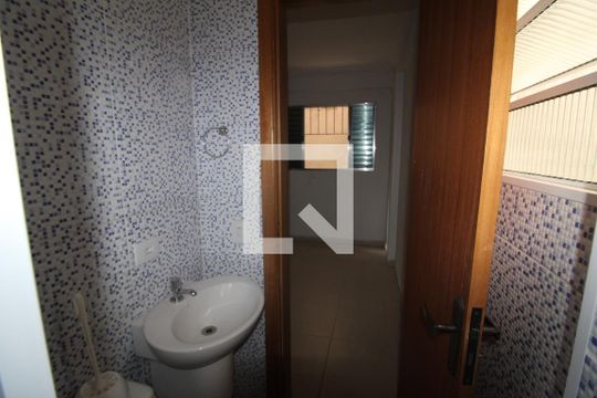 Banheiro 1 de apartamento para alugar com 2 quartos, 53m² em Vila Nivi, São Paulo