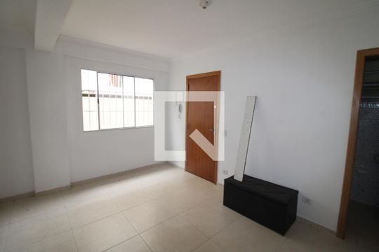 Sala / Cozinha de apartamento para alugar com 2 quartos, 53m² em Vila Nivi, São Paulo
