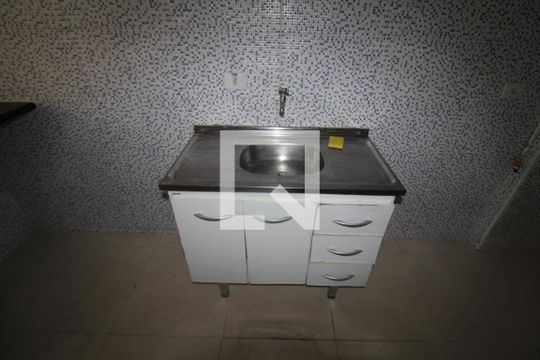 Sala / Cozinha de apartamento para alugar com 2 quartos, 53m² em Vila Nivi, São Paulo