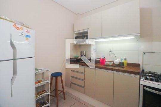 Cozinha e Área de Serviço de apartamento à venda com 2 quartos, 60m² em Auxiliadora, Porto Alegre