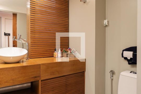Lavabo de apartamento para alugar com 1 quarto, 60m² em Santana, São Paulo