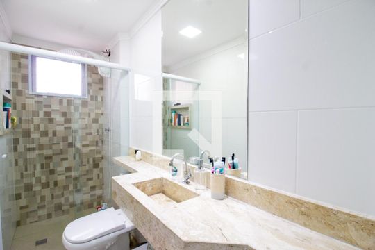 Banheiro de apartamento à venda com 2 quartos, 60m² em Vila Zamataro, Guarulhos