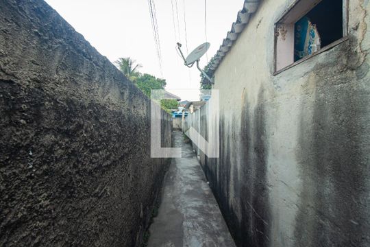 Entrada de casa para alugar com 1 quarto, 50m² em Campo Grande, Rio de Janeiro