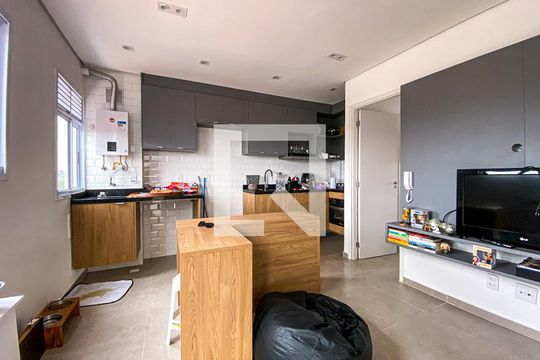 Sala/Cozinha de apartamento para alugar com 1 quarto, 28m² em Jardim Trussardi, São Paulo