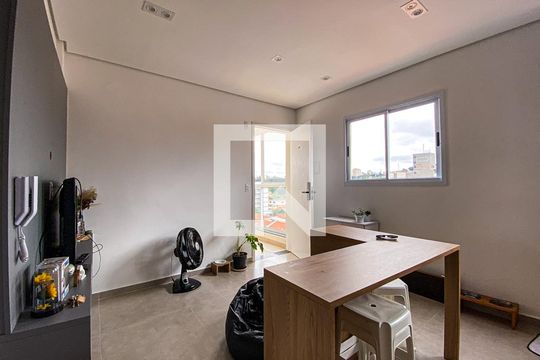 Sala/Cozinha de apartamento para alugar com 1 quarto, 28m² em Jardim Trussardi, São Paulo