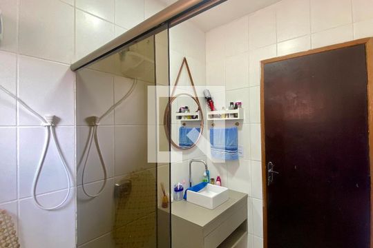 Banheiro 1 de casa à venda com 3 quartos, 346m² em Vila Invernada, São Paulo