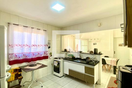 Cozinha de casa à venda com 3 quartos, 346m² em Vila Invernada, São Paulo