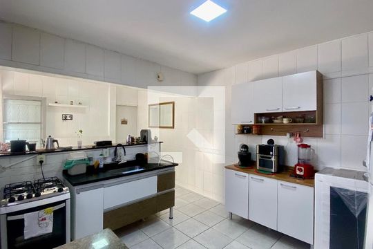 Cozinha de casa à venda com 3 quartos, 346m² em Vila Invernada, São Paulo