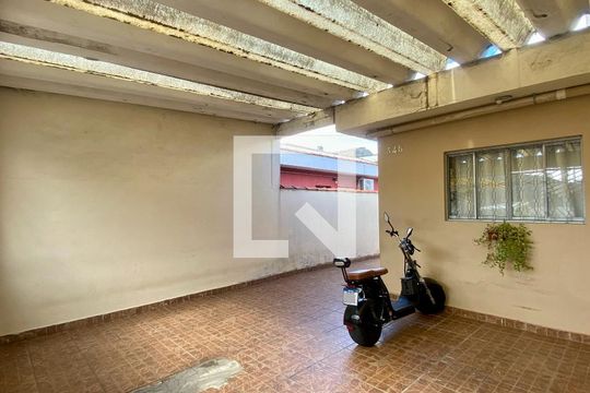 Garagem de casa à venda com 3 quartos, 346m² em Vila Invernada, São Paulo
