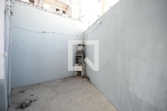 Quintal Casa 3 de casa à venda com 6 quartos, 232m² em Jardim da Glória, São Paulo