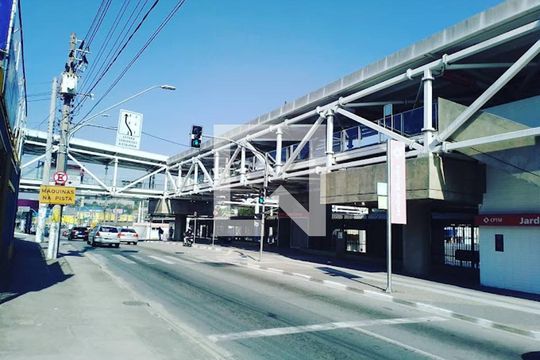 Estação Jardim Silveira de casa para alugar com 3 quartos, 242m² em Jardim Silveira, Barueri