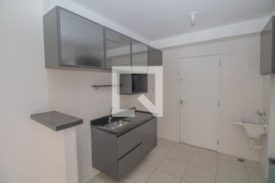 Cozinha de apartamento para alugar com 2 quartos, 32m² em Vila Ema, São Paulo