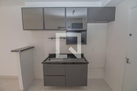 Cozinha de apartamento para alugar com 2 quartos, 32m² em Vila Ema, São Paulo