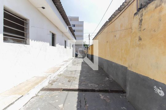Garagem - Quintal de casa para alugar com 2 quartos, 158m² em Itaquera, São Paulo