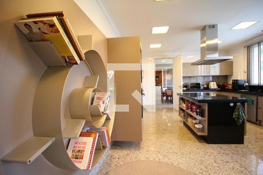 Cozinha de casa de condomínio à venda com 4 quartos, 805m² em Condomínio Melville (tamboré), Santana de Parnaíba