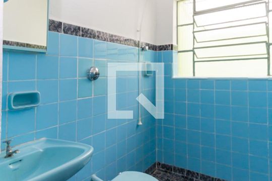 Banheiro de casa para alugar com 1 quarto, 68m² em Vila Independencia, São Paulo