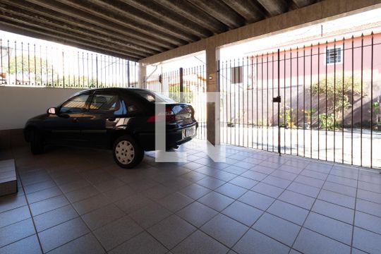 Garagem de casa à venda com 2 quartos, 160m² em Água Rasa, São Paulo