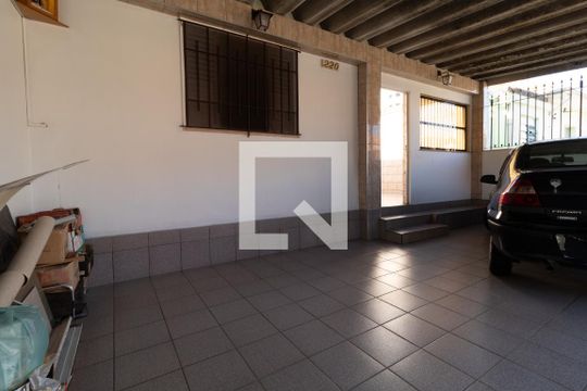 Garagem de casa à venda com 2 quartos, 160m² em Água Rasa, São Paulo