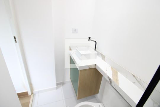 Banheiro de kitnet/studio para alugar com 1 quarto, 25m² em Santana, São Paulo