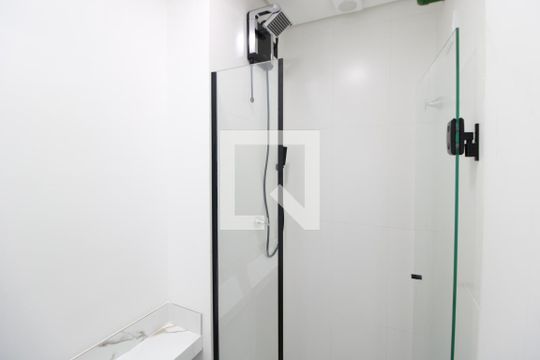 Banheiro de kitnet/studio para alugar com 1 quarto, 25m² em Santana, São Paulo