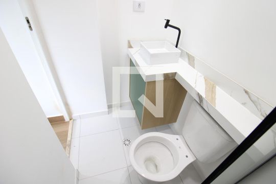 Banheiro de kitnet/studio para alugar com 1 quarto, 25m² em Santana, São Paulo