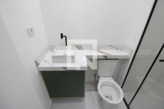 Banheiro de kitnet/studio para alugar com 1 quarto, 25m² em Santana, São Paulo