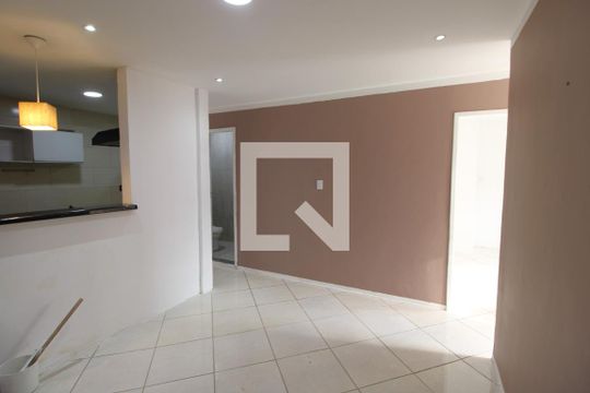 Sala de casa de condomínio para alugar com 2 quartos, 73m² em Bento Ribeiro, Rio de Janeiro