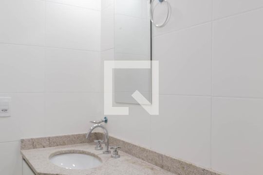 Banheiro de kitnet/studio para alugar com 1 quarto, 40m² em Vila Camargos, Guarulhos