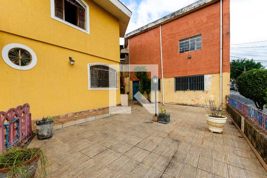 Quintal de casa à venda com 3 quartos, 339m² em Jardim Peri, São Paulo