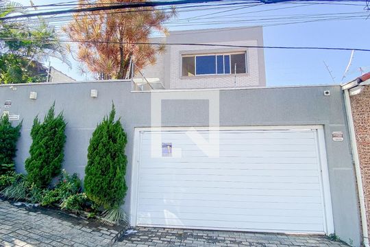Fachada de casa à venda com 4 quartos, 270m² em Vila Alpina, Santo André
