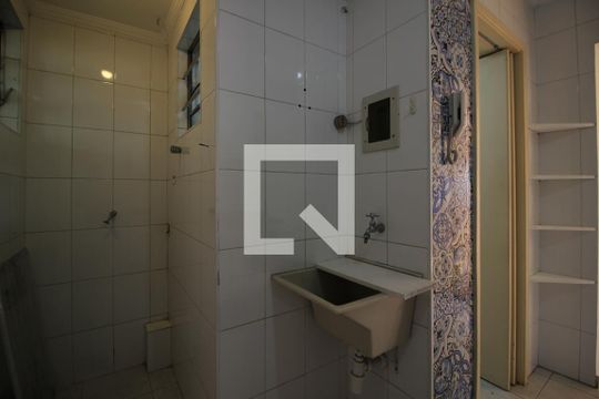 Cozinha e Área de Serviço de apartamento para alugar com 2 quartos, 52m² em Pinheiros, São Paulo
