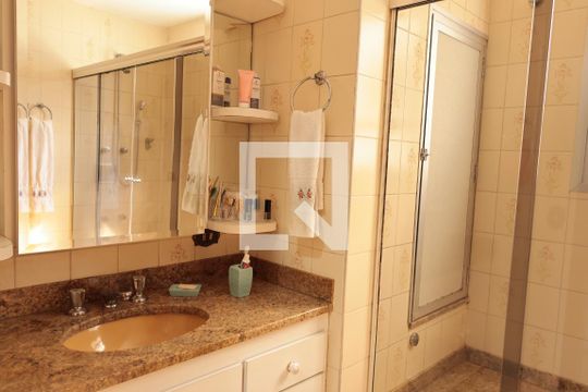 Banheiro da Suíte de apartamento à venda com 3 quartos, 198m² em Vila Uberabinha, São Paulo