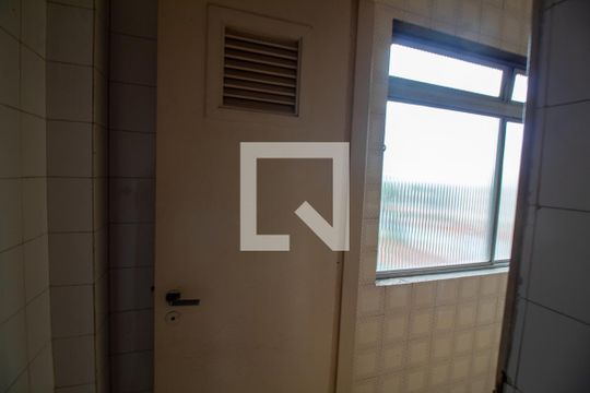 Banheiro de serviço de apartamento à venda com 3 quartos, 74m² em Santo Amaro, São Paulo