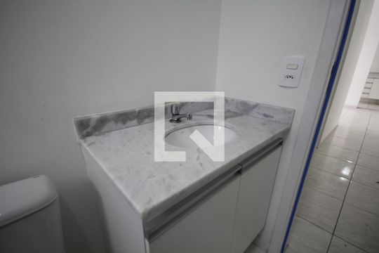 Banheiro de apartamento para alugar com 3 quartos, 66m² em Vila Independencia, São Paulo