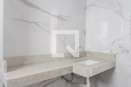 Banheiro de apartamento para alugar com 1 quarto, 52m² em Petrópolis, Porto Alegre