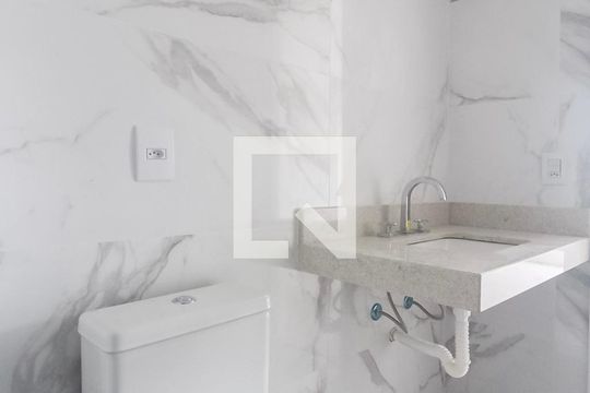 Banheiro de apartamento para alugar com 1 quarto, 53m² em Petrópolis, Porto Alegre