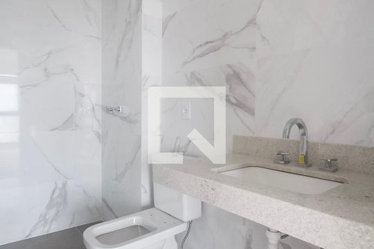 Banheiro de apartamento para alugar com 1 quarto, 53m² em Petrópolis, Porto Alegre