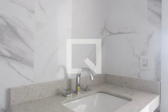 Banheiro de apartamento para alugar com 1 quarto, 53m² em Petrópolis, Porto Alegre