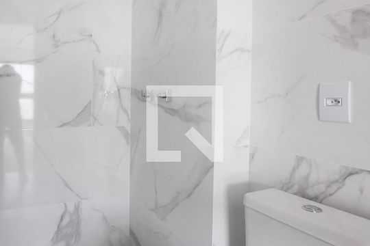 Banheiro de apartamento para alugar com 1 quarto, 53m² em Petrópolis, Porto Alegre
