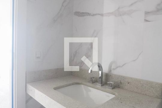 Banheiro de apartamento para alugar com 1 quarto, 52m² em Petrópolis, Porto Alegre