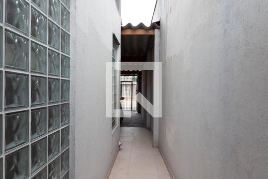 Corredor de casa à venda com 2 quartos, 120m² em Chácara Califórnia, São Paulo