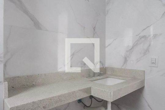 Lavabo de apartamento para alugar com 1 quarto, 55m² em Petrópolis, Porto Alegre