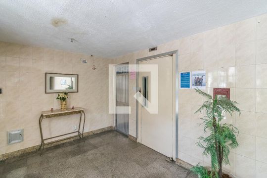 Área Comum - Hall da entrada do bloco de apartamento à venda com 2 quartos, 55m² em Olaria, Rio de Janeiro
