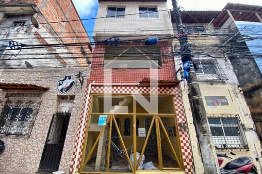 Fachada de casa para alugar com 2 quartos, 80m² em Tororo, Salvador