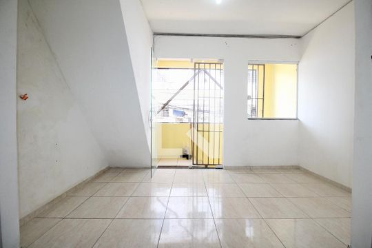 Sala de casa para alugar com 2 quartos, 80m² em Tororo, Salvador